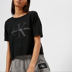 Calvin Klein logo cropped tee black size large